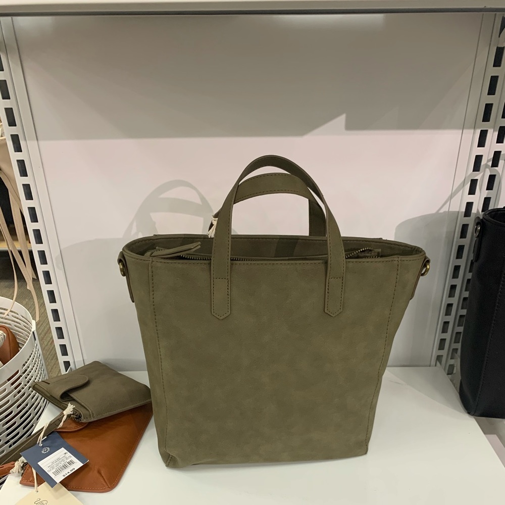 Target Olive Green Purse. Excellent condition✔️